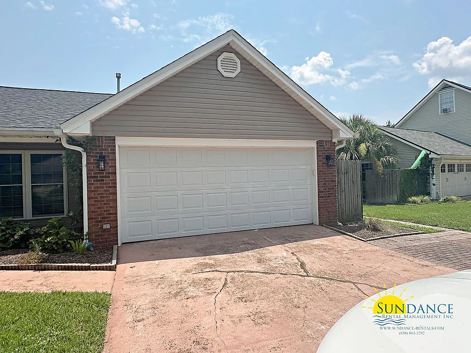 109 Long Pointe Dr