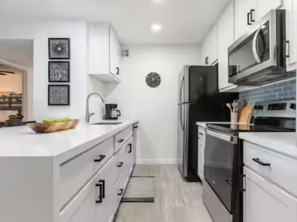 8055 E Thomas Rd, Scottsdale, AZ