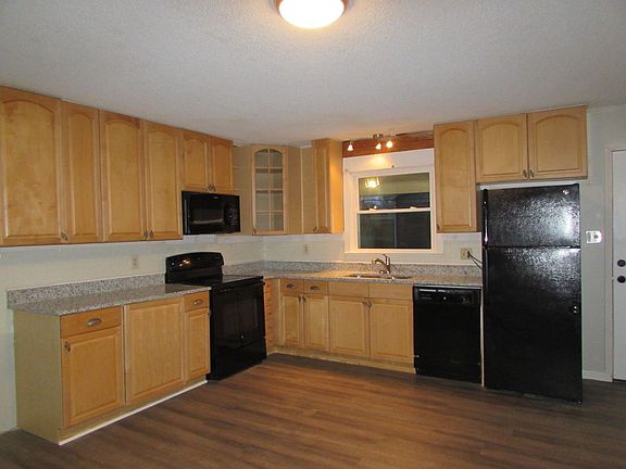 4th image of 131 Butterfield Cir