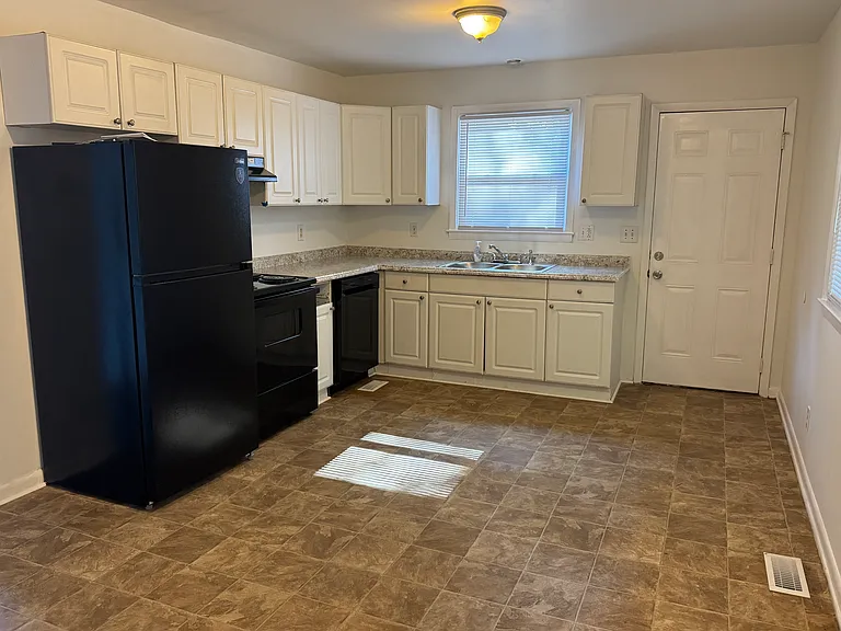 701 Justice Heights St — Photo 4
