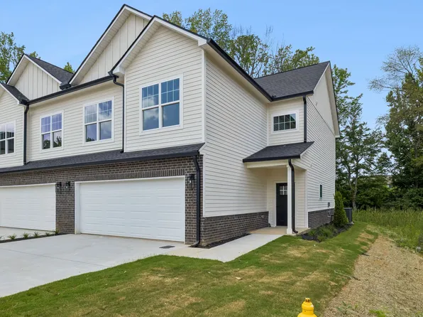1052 Stagecoach Dr, White House, TN 37188