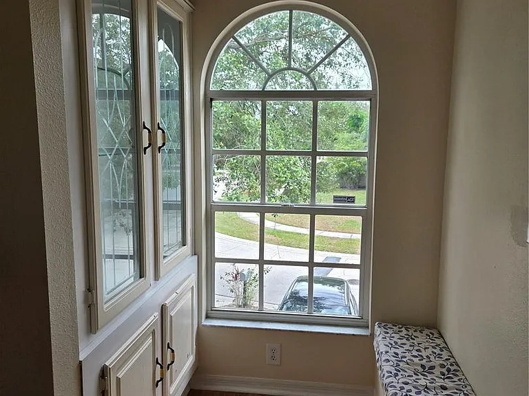 728 Burlwood St — Photo 11