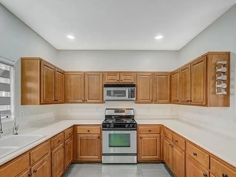 1684 Spotted Wolf Ave — Photo 6