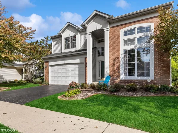 12588 Meadow Cir, Lake Bluff, IL 60044