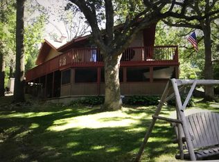 27808 Bowker Dr, Le Claire, IA