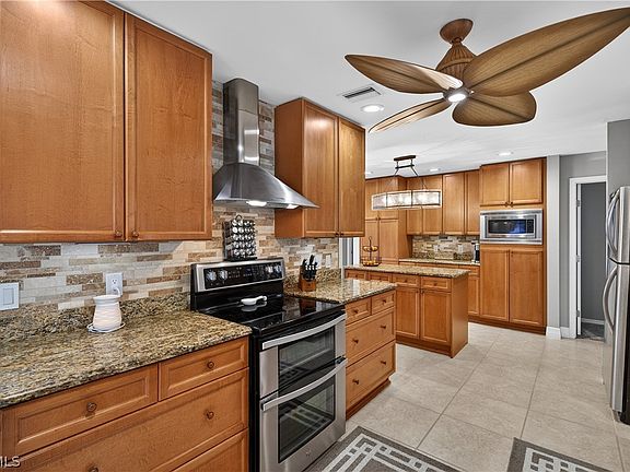 3rd image of 1476 Argyle Dr