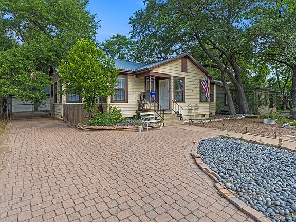 3rd image of 3206 Kerbey Ln