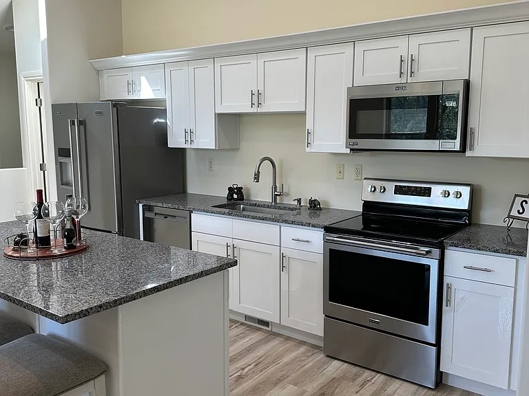 4521 Ravenswood Rd #1 — Photo 8