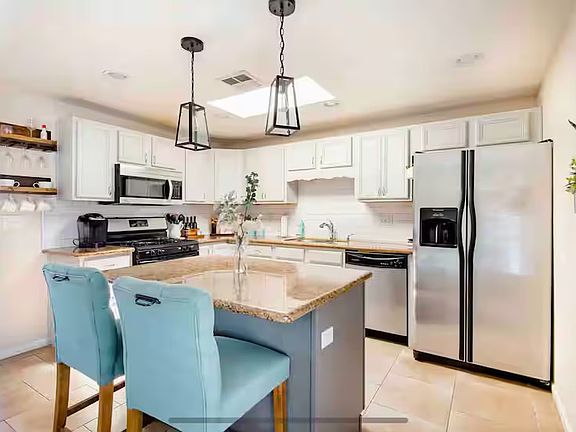 beautiful kitchen with lots of natural light!