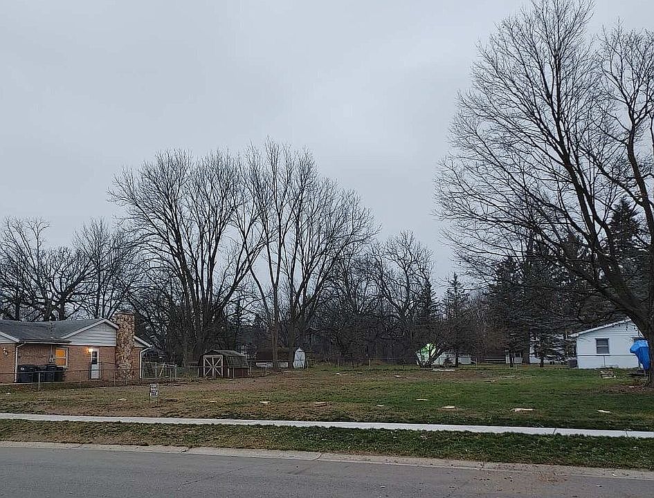 1st image of 2120 Rosewood Ave