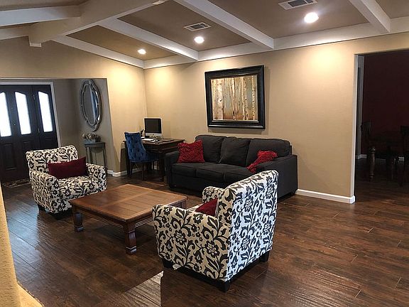 4th image of 502 Hyde Park Blvd