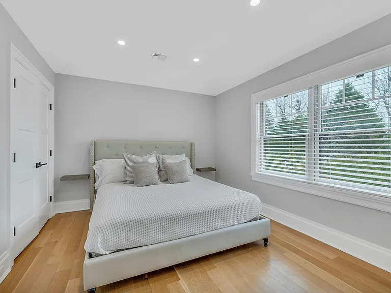 165 Marine Pl — Photo 17