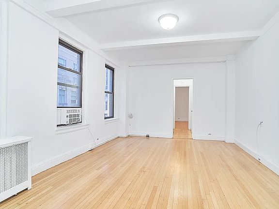 3rd image of 135 E 50th St APT 6B