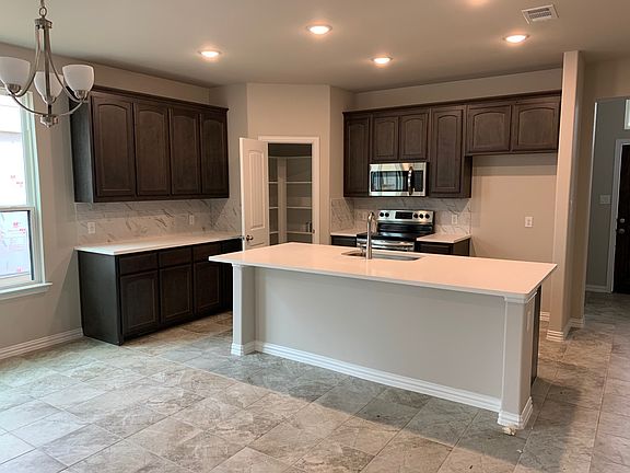 3rd image of 4613 Oriole Dr
