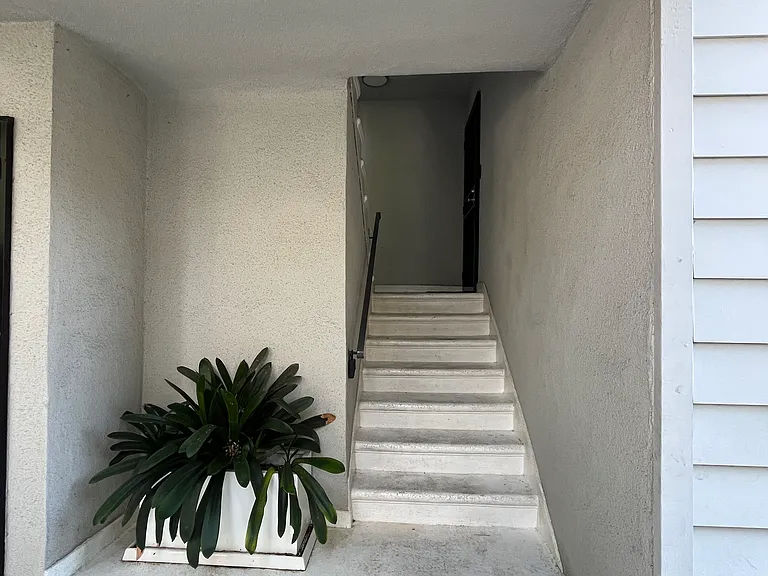 11746 Goshen Ave #7 — Photo 19