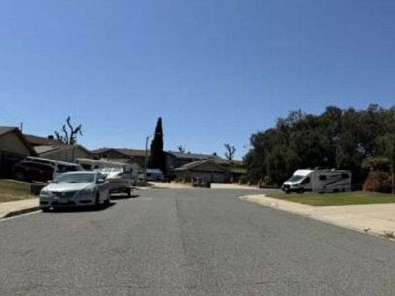 Exterior Neighborhood (street photo)