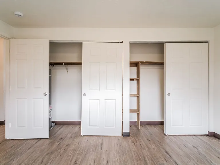Brighton Park East Apartments — Photo 26
