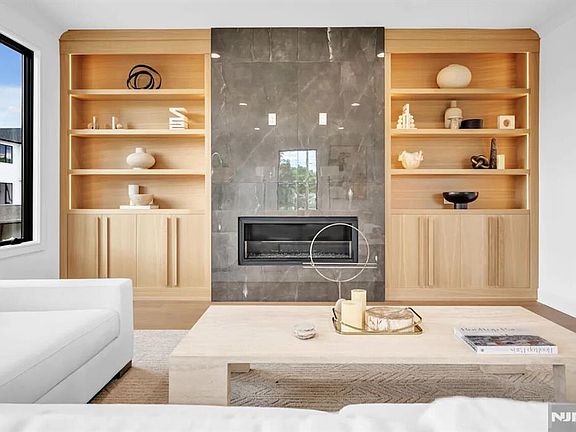 4th image of 2 Skye Dr