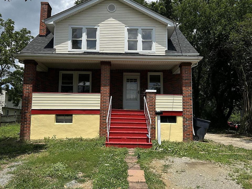 1st image of 837 Queen Ave NW