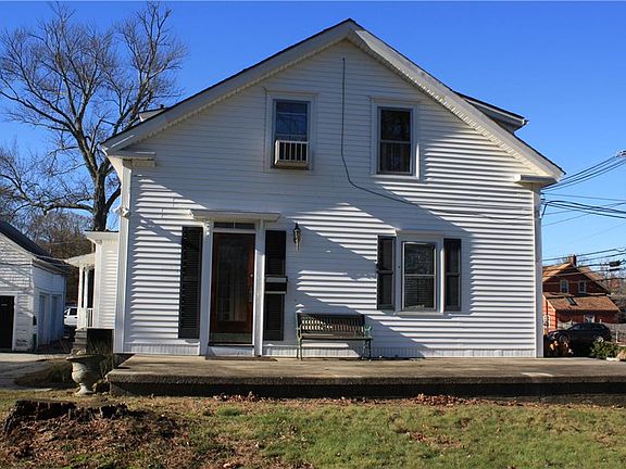 5th image of 142 Putnam Pike