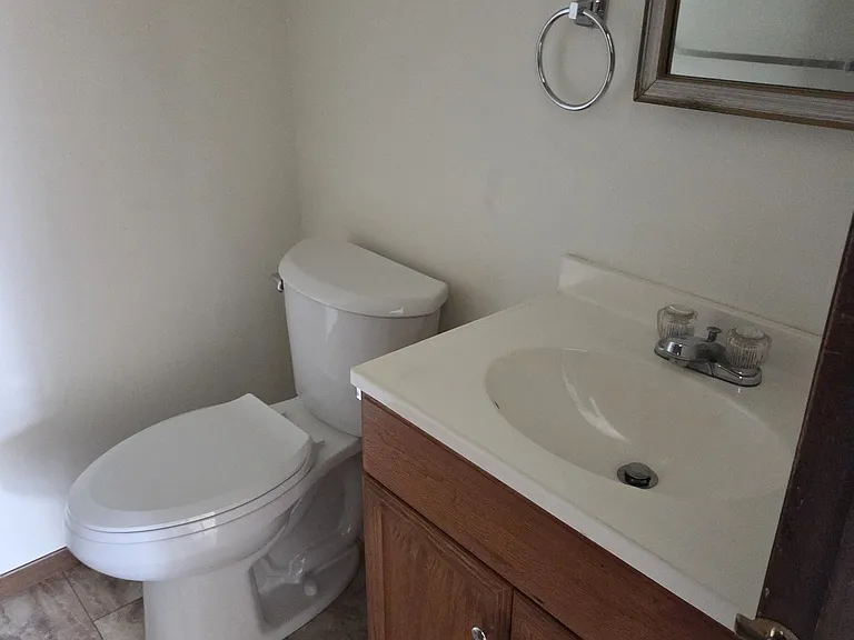 3915 Canterbury Dr — Photo 6