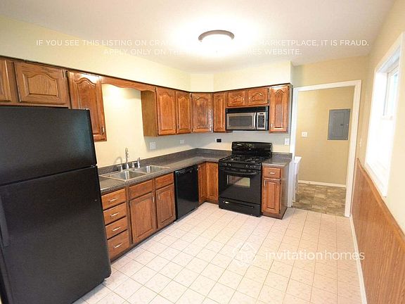 3rd image of 790 Evanston St