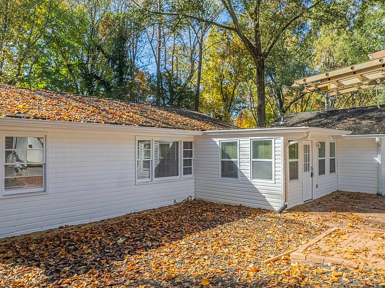 230 Habersham Dr — Photo 1