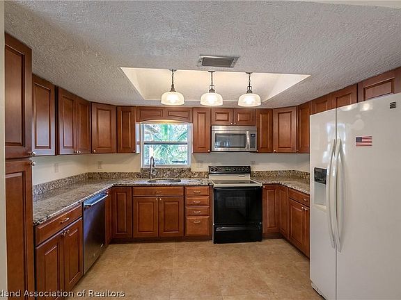 5th image of 1511 Lake Clay Dr