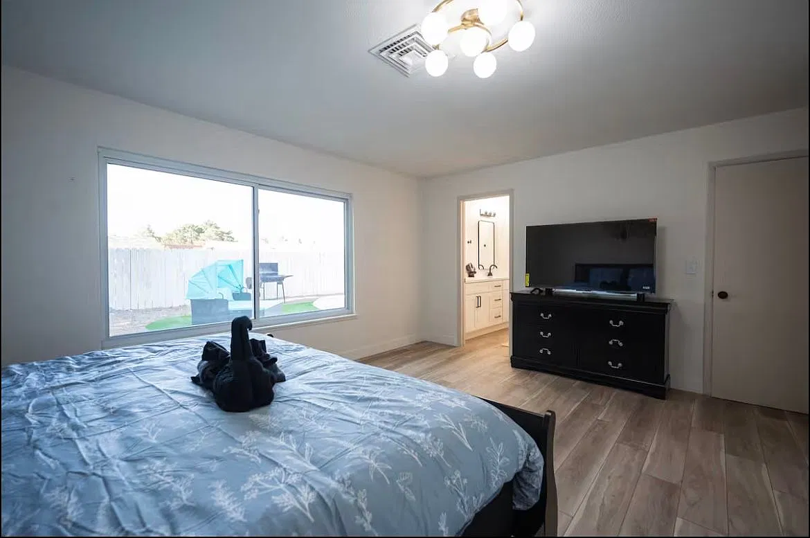 4 bed, 2.0 bath, 1913 sqft, $2,500 — Photo 4