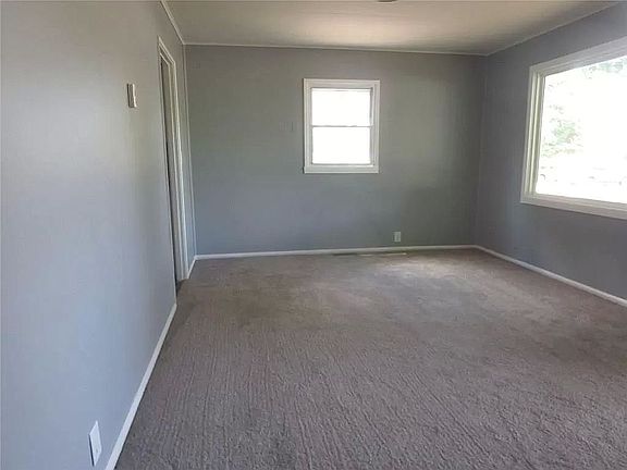 3rd image of 903 Fairview Ave