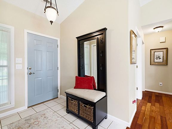 5th image of 403 W Coventry Dr