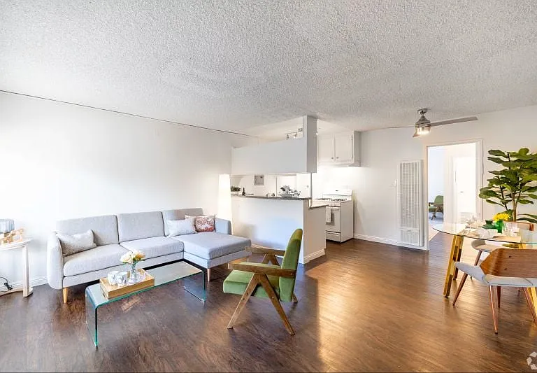 Carson Oakwood Apartments — Photo 18