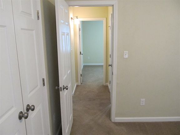 4th image of 2746 Greenwood Dr