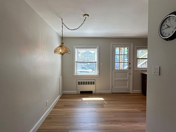5th image of 6 Oval Rd APT 1
