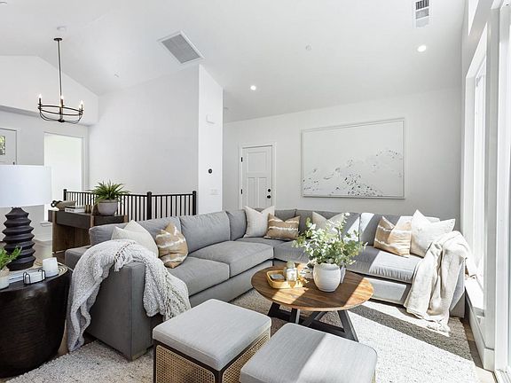 Entry Level ; Comfortable gathering space