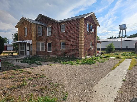 2nd image of 481 Main St