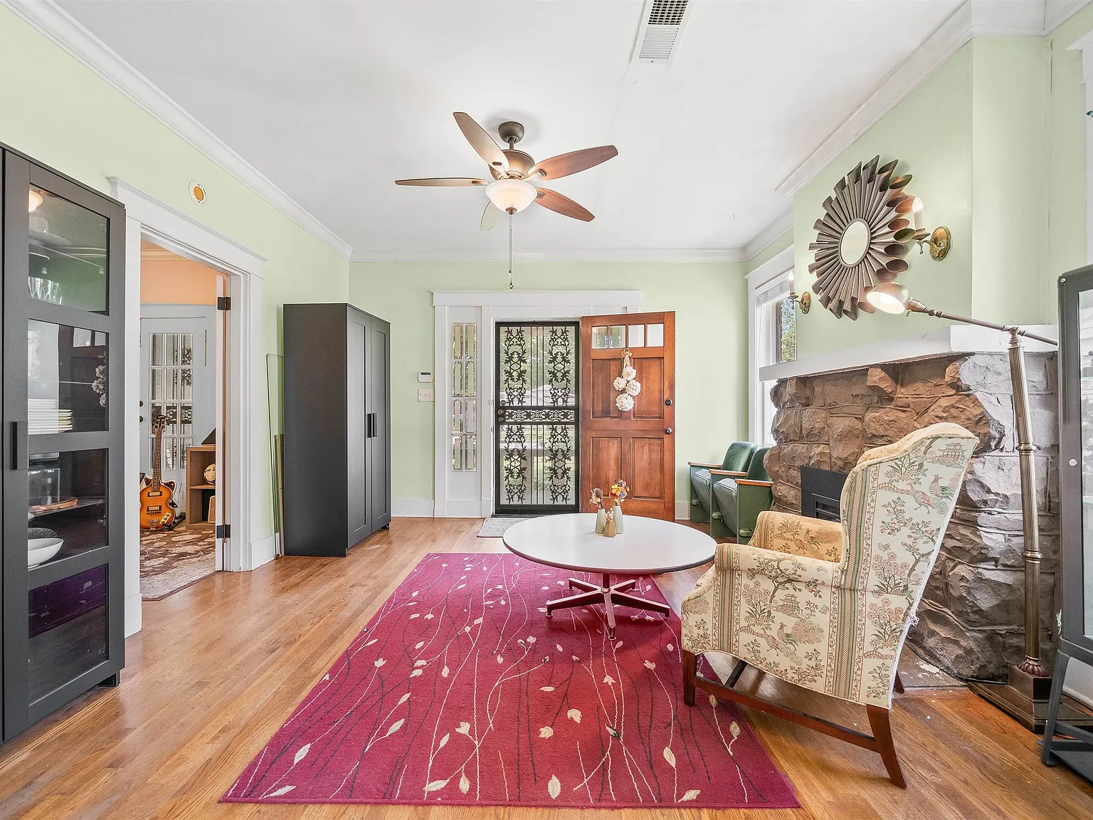 3 bed, 2.0 bath, 1319 sqft, $2,200 — Photo 3