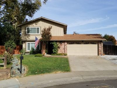 9445 Medallion Way, Sacramento, CA, 95826
