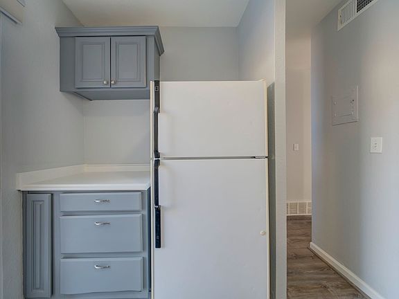 2nd image of 3525 Rebecca Ln