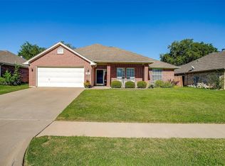 1016 Heberle Dr, Burleson, TX 76028