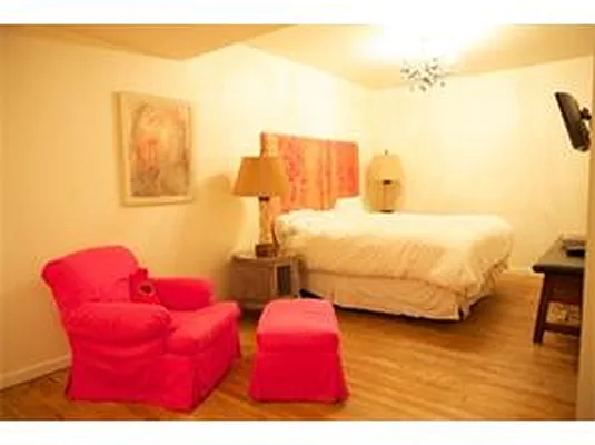 Rented by Momo Acquisition Group | media 22