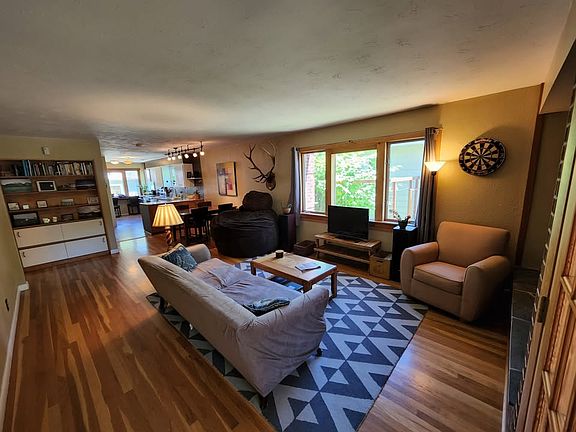 3rd image of 610 S Ave E