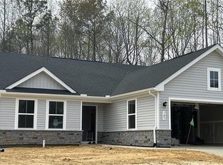 185 Pleasants Ln, Kilmarnock, VA 22482