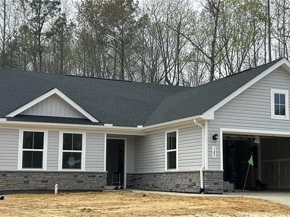 185 Pleasants Ln, Kilmarnock, VA 22482