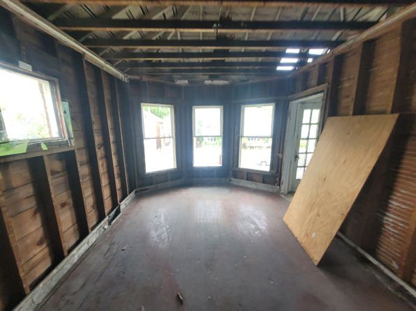 detroit-michigan-88398033 picture