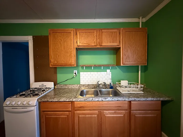 142 Giles St #2 — Photo 9