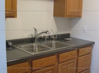 301 3rd Ave NE APT 1, Dodge Center, MN 55927