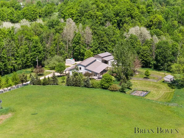 16444 210th Ave, Leroy, MI 49655