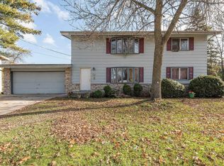 1533 S 35th St, Manitowoc, WI 54220