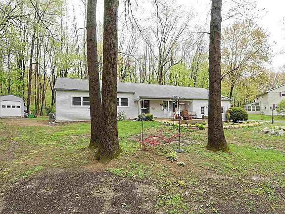 4th image of 9 Huckleberry Ln
